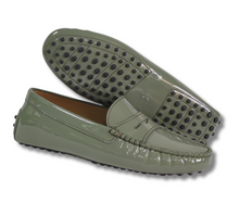 Load image into Gallery viewer, Moccasin Margherita Salvia